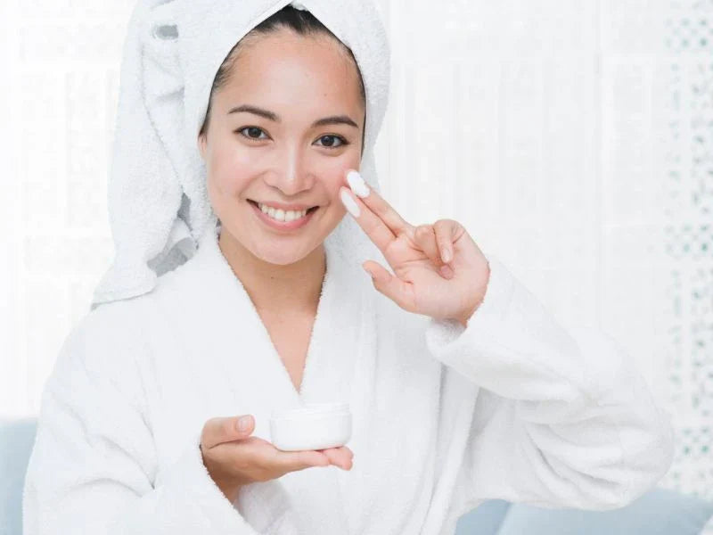  Woman using beauty cream 